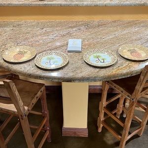 (4) Melanine large round plastic plates with pineapples and palm trees